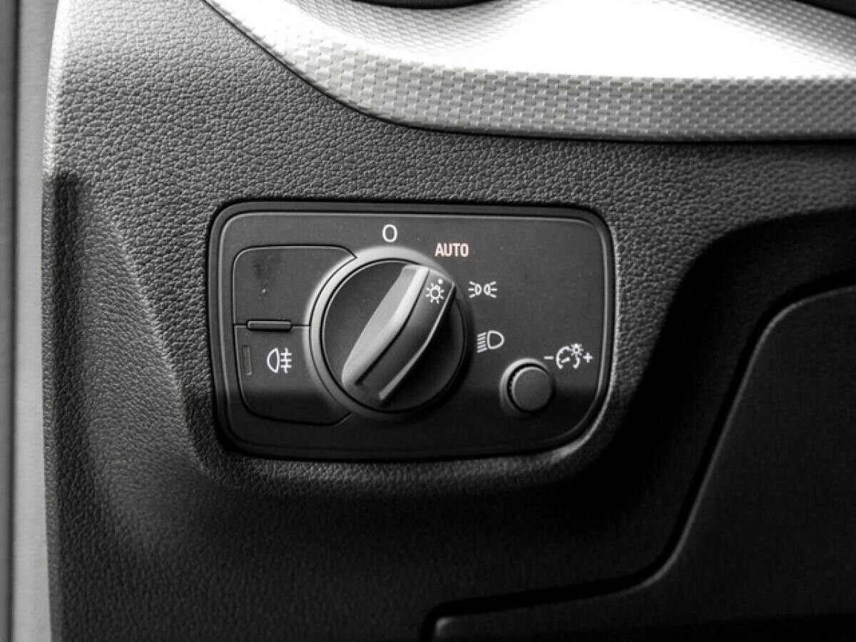 Audi Q2 30 TFSI advanced Smartphone-Interface+Sitzheizung vorn+Sonnenschutzverglasung abgedunkelt