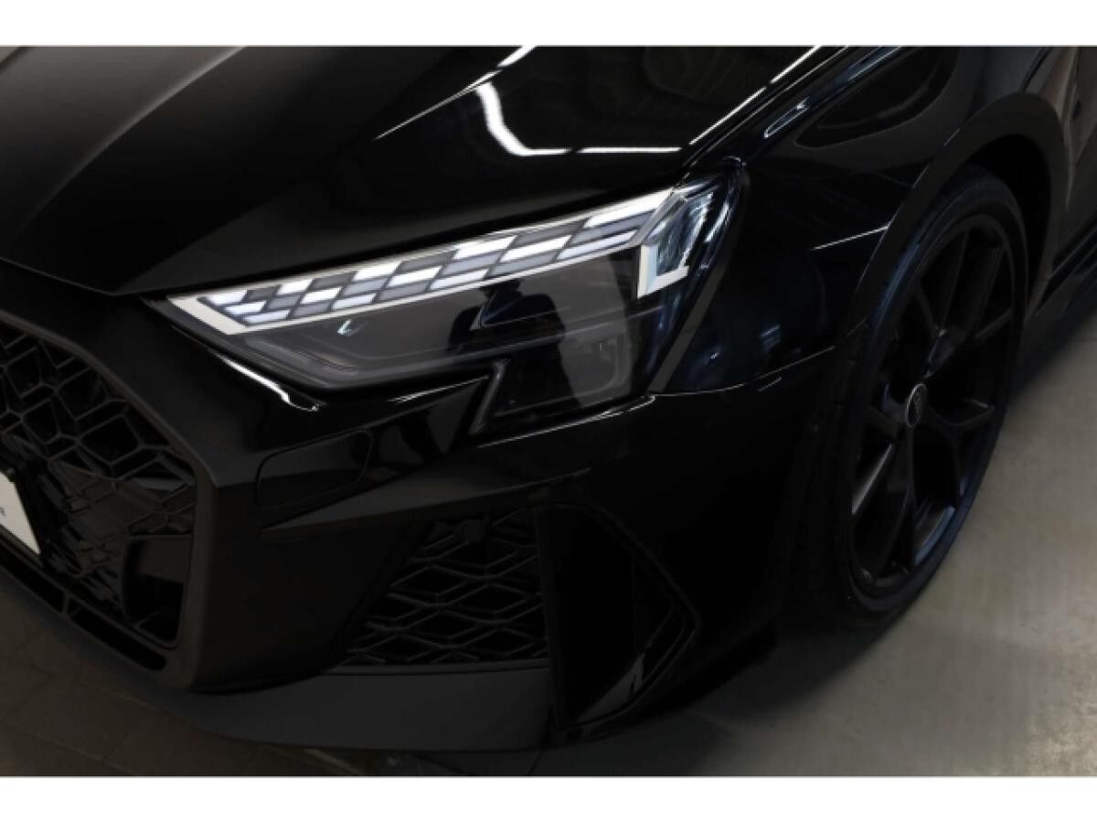 Audi RS3 Sportback TFSI quattro 280 km/h