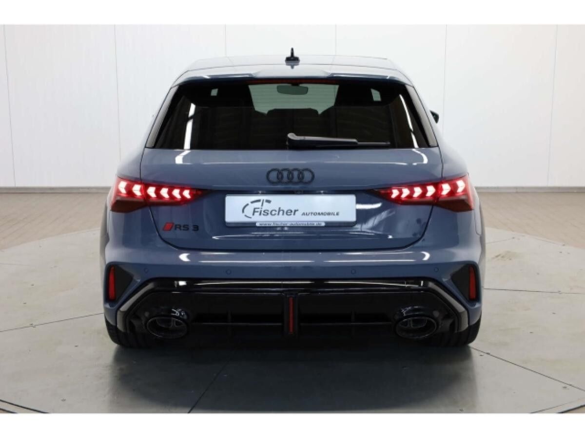 Audi RS3 Sportback TFSI quattro 280 km/h