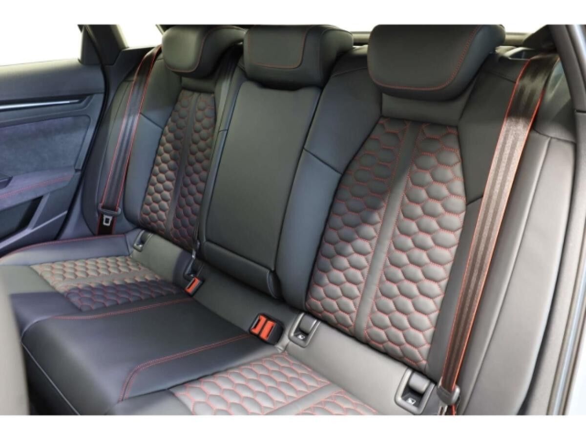 Audi RS3 Sportback TFSI quattro 280 km/h