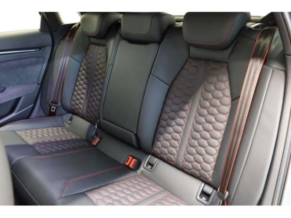 Audi RS3 Sportback TFSI quattro 280 km/h