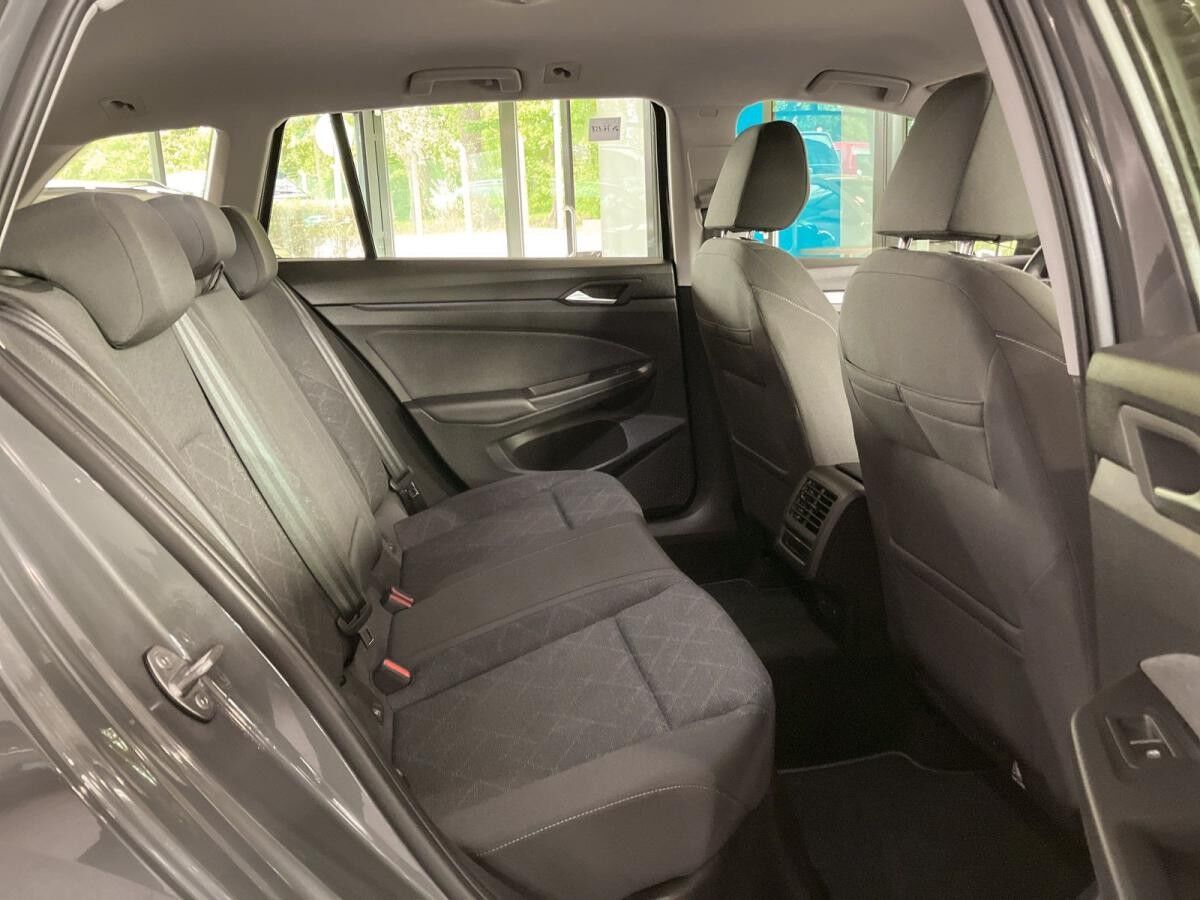 Volkswagen Golf VIII Variant 2.0TDI DSG Life Navi AppConnect