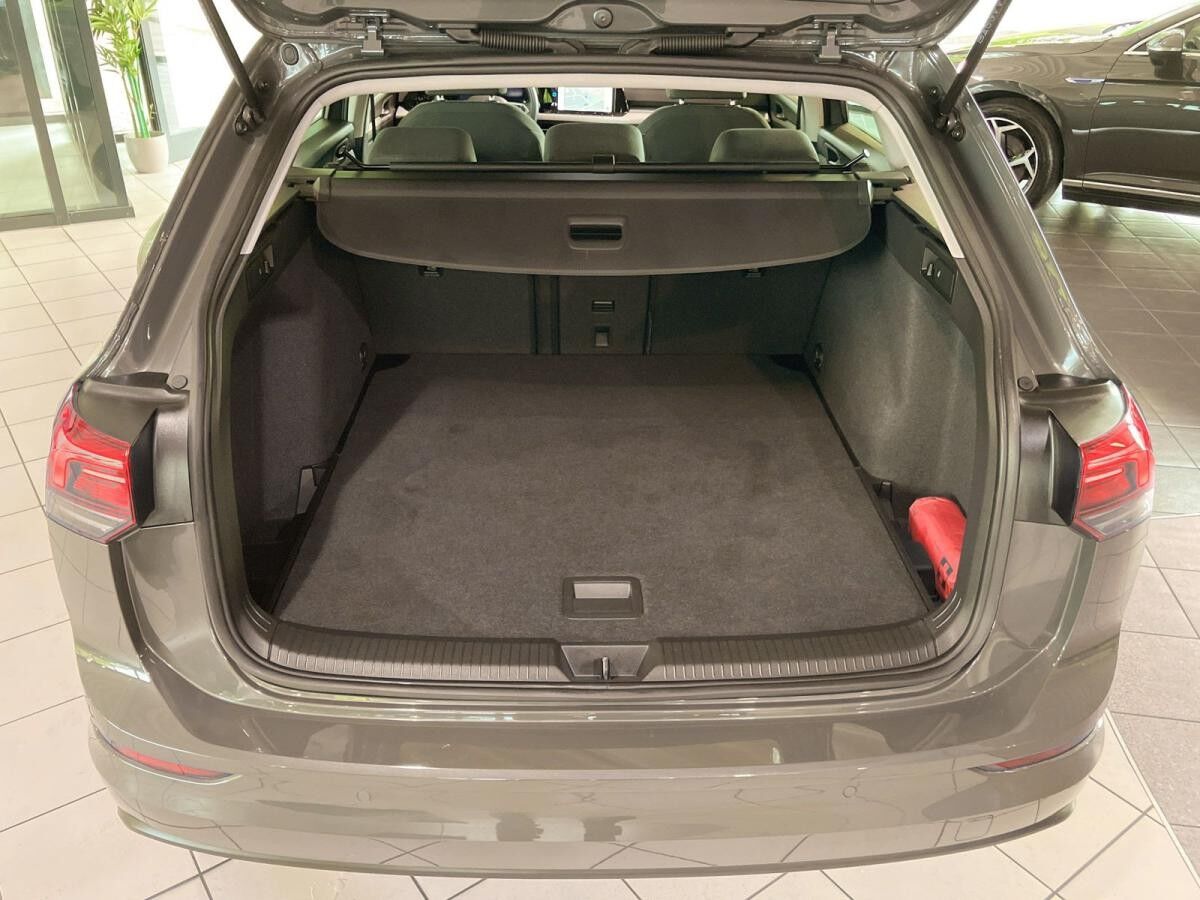 Volkswagen Golf VIII Variant 2.0TDI DSG Life Navi AppConnect