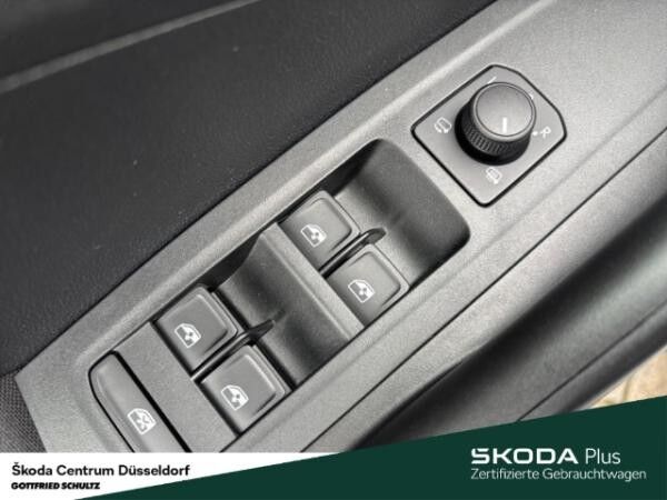 Skoda Fabia Drive TSI DSG Fahrassistenz-Paket Infotainment-Paket Panoramadach fest