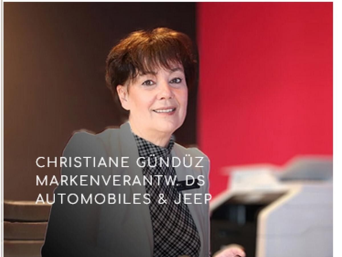 DS Automobiles DS4 N°4 ÉTOILE + Alcantara Mild Hybrid