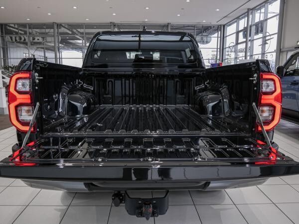 Toyota Hilux 2.8 Double Cab Invincible 4x4 ACC LED 360°