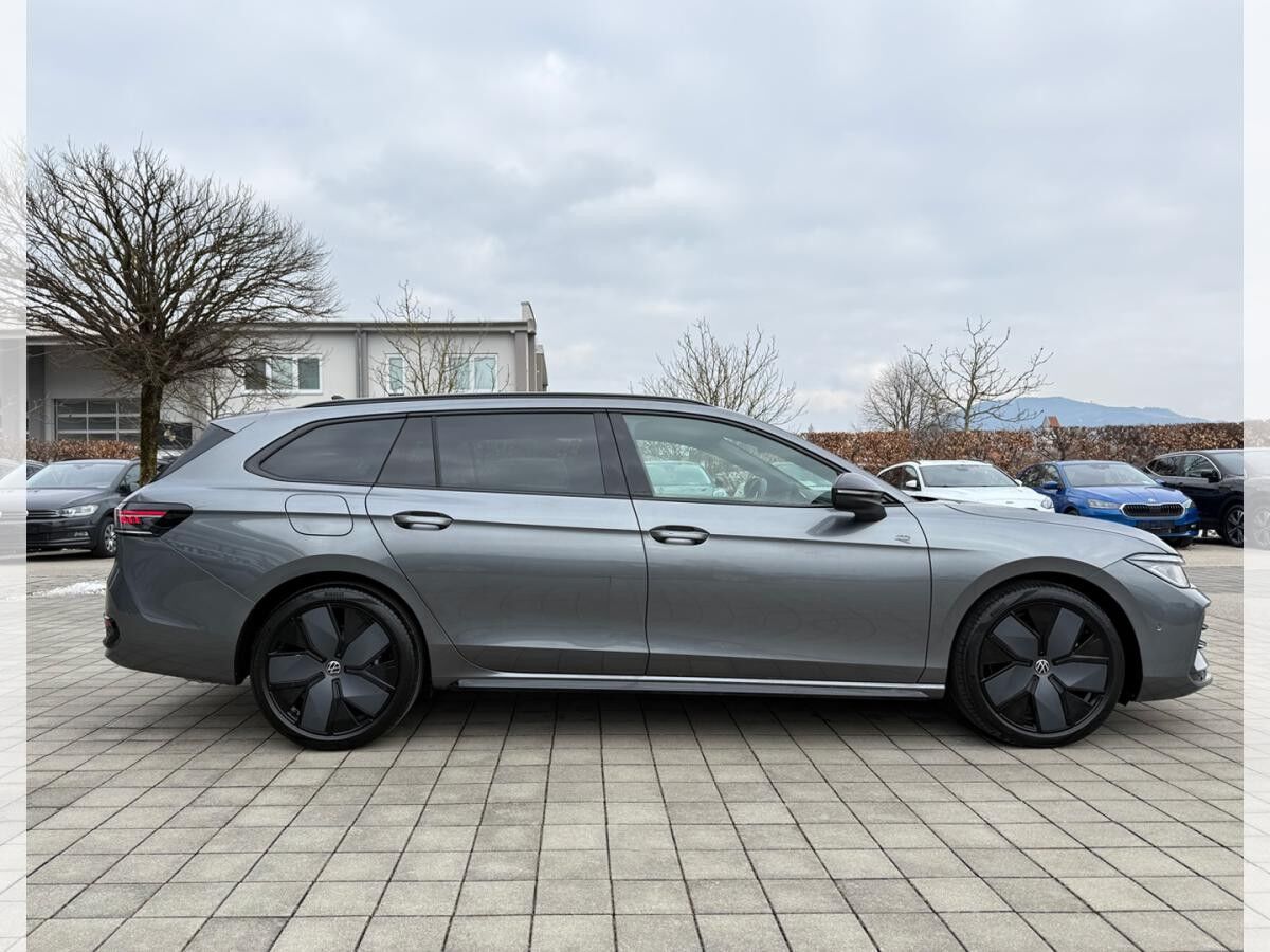 Volkswagen Passat R-Line 2025 2.0 TDI 4MOTION 193 DSG (UVP 70.450€/KW49) BLACK/IQ/HEAD/AHK/PANO/ASSIST/UVM.