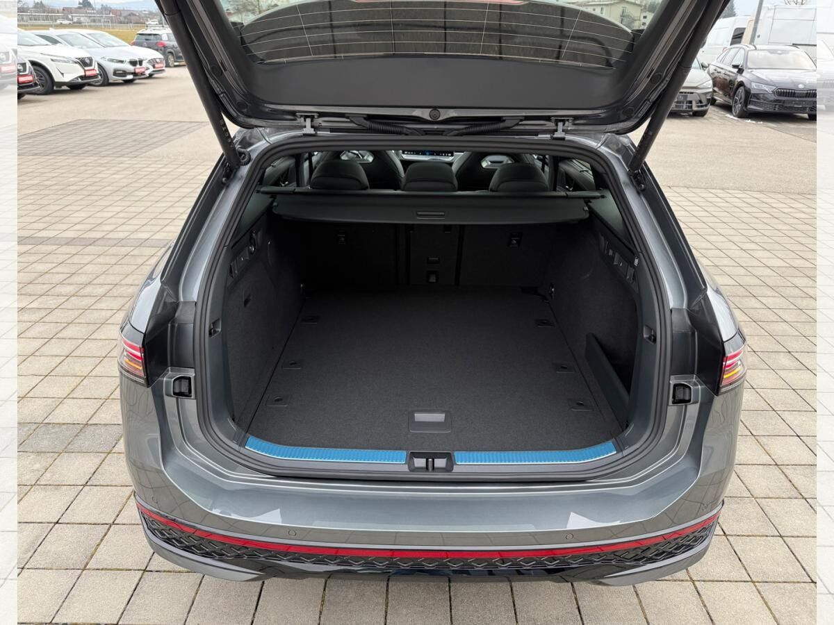 Volkswagen Passat R-Line 2025 2.0 TDI 4MOTION 193 DSG (UVP 70.450€/KW49) BLACK/IQ/HEAD/AHK/PANO/ASSIST/UVM.