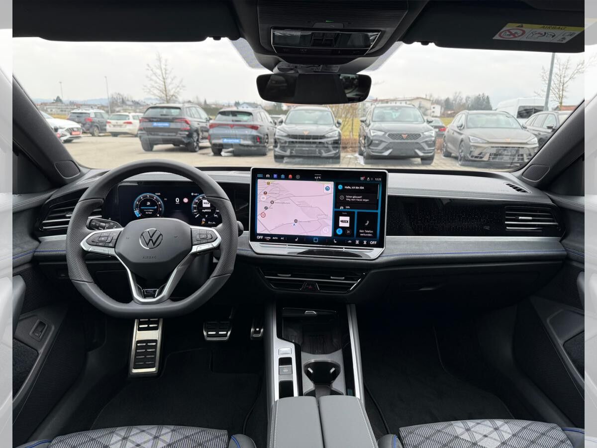 Volkswagen Passat R-Line 2025 2.0 TDI 4MOTION 193 DSG (UVP 70.450€/KW49) BLACK/IQ/HEAD/AHK/PANO/ASSIST/UVM.