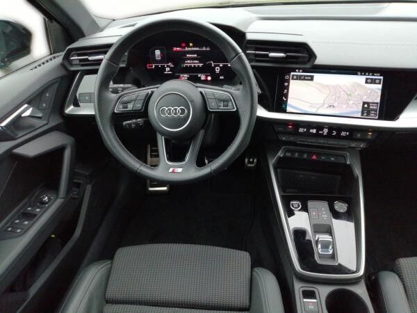 Audi A3 Limousine S-Line 35 TFSI S-tronic / Navi, RFK
