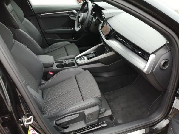 Audi A3 Limousine S-Line 35 TFSI S-tronic / Navi, RFK