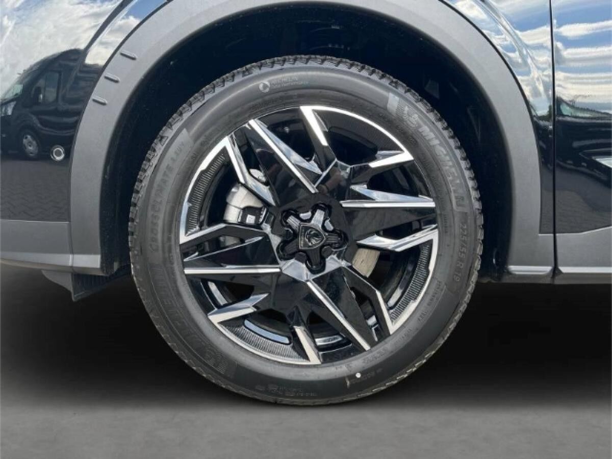 Peugeot 5008 Allure Hybrid 145PS 1.2l +KAMERA+TEMPOMAT