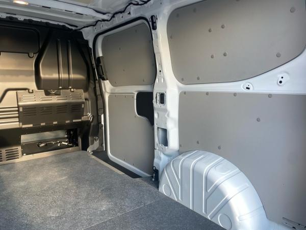 Volkswagen Transporter Kasten 2,0 TDI KR AHK+PDC+KAMERA+ZV+USB