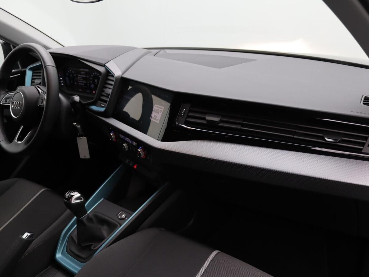 Audi A1 Sportback advanced 25 TFSI / MMI-Radio+, SHZ