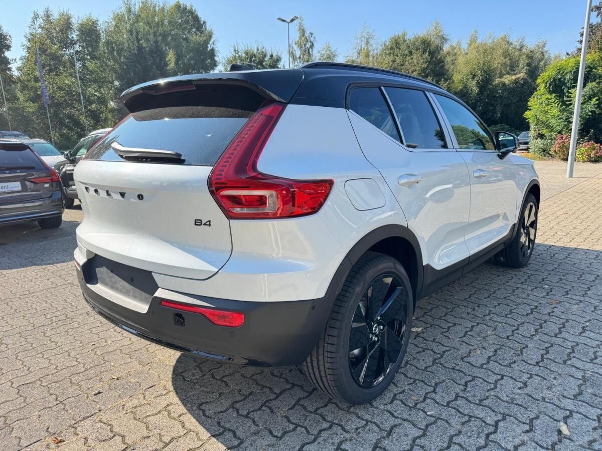 Volvo XC40 B4 DKG ULTRA-BLACK EDITION - Inkl. Anhängerkupplung! - Sofort lieferbar