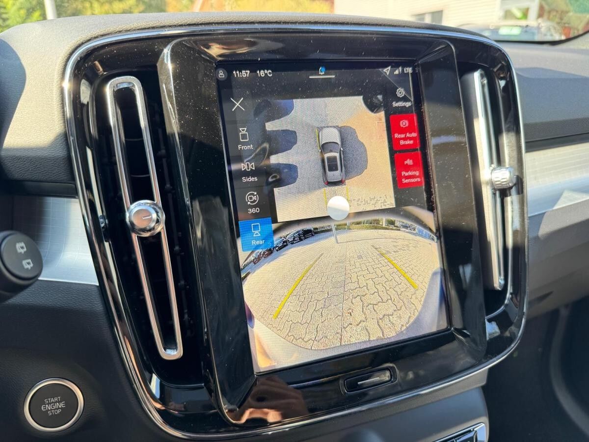 Volvo XC40 B4 DKG ULTRA-BLACK EDITION - Inkl. Anhängerkupplung! - Sofort lieferbar