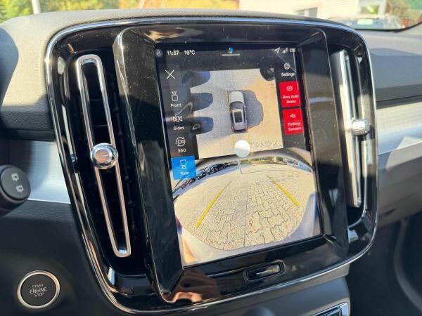 Volvo XC40 B4 DKG ULTRA-BLACK EDITION - Inkl. Anhängerkupplung! - Sofort lieferbar