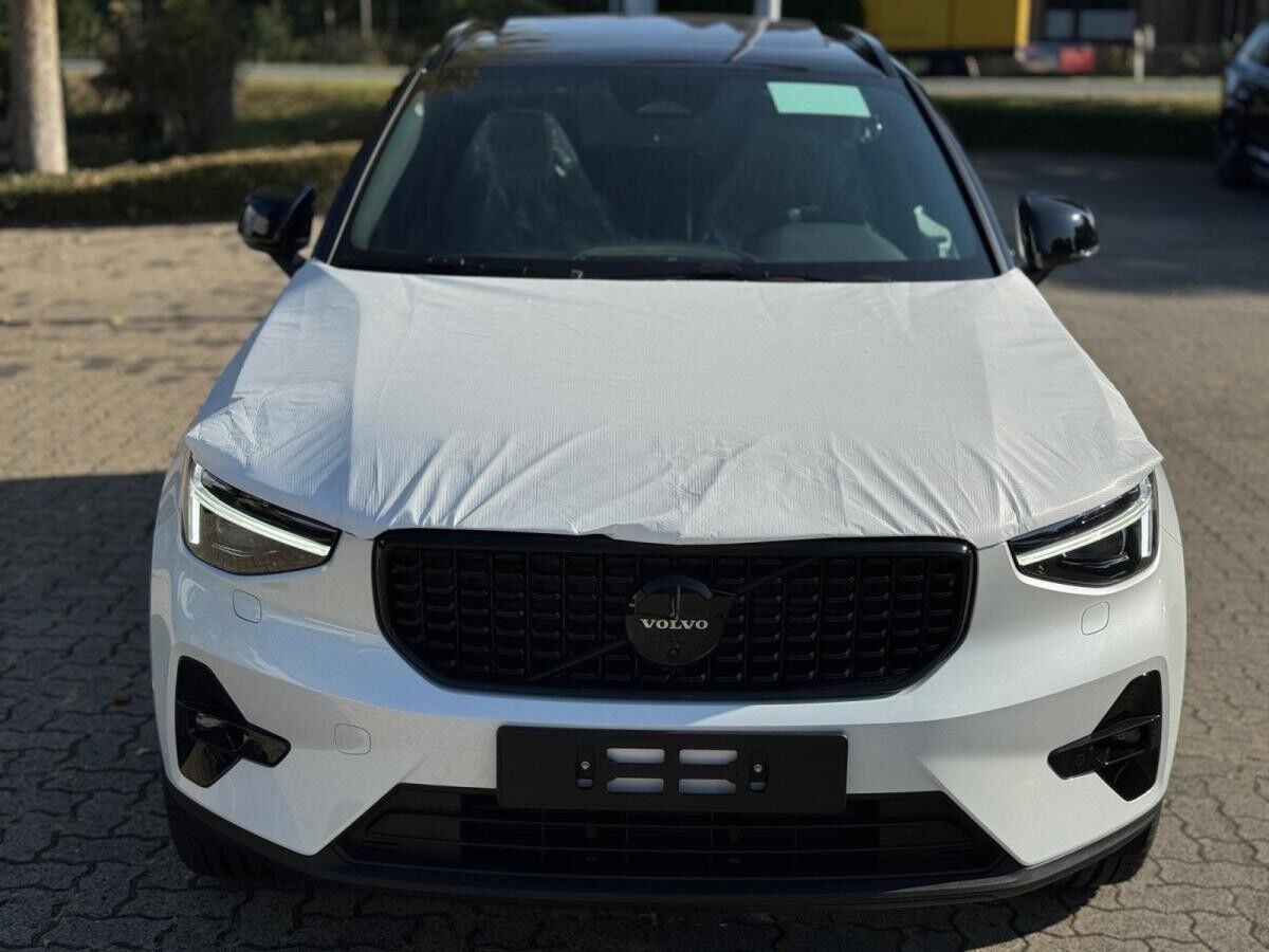 Volvo XC40 B4 DKG ULTRA-BLACK EDITION - Inkl. Anhängerkupplung! - Sofort lieferbar