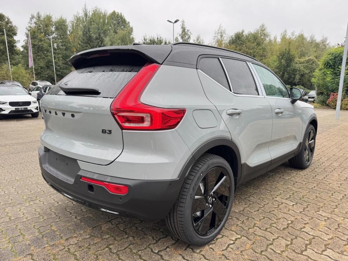Volvo XC40 B3 DKG PLUS-BLACK EDITION - Inkl. Anhängerkupplung! - Sofort lieferbar