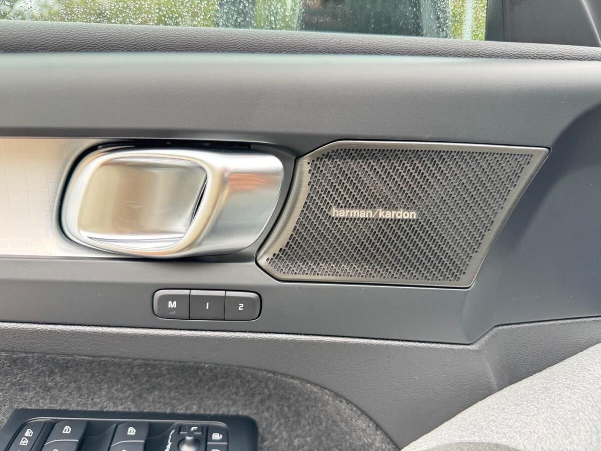 Volvo XC40 B3 DKG PLUS-BLACK EDITION - Inkl. Anhängerkupplung! - Sofort lieferbar