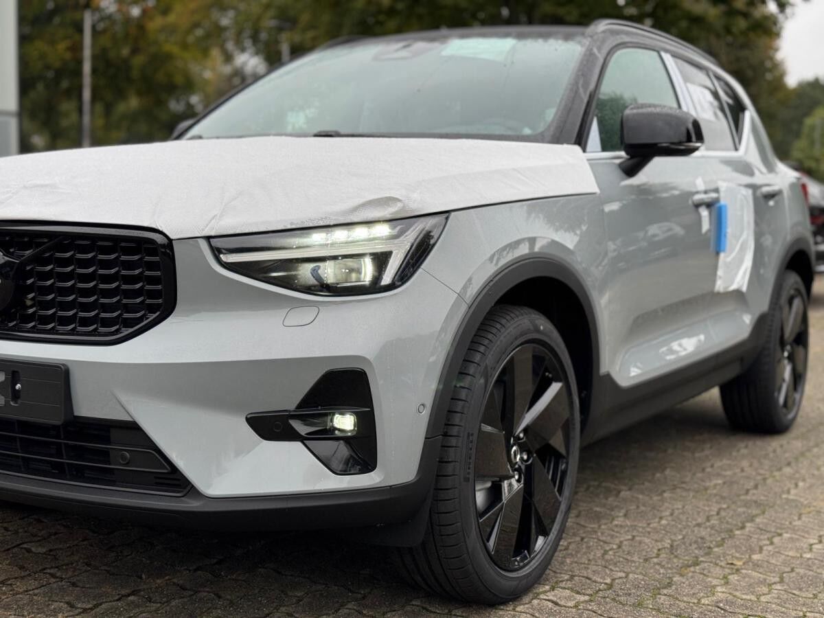 Volvo XC40 B3 DKG PLUS-BLACK EDITION - Inkl. Anhängerkupplung! - Sofort lieferbar