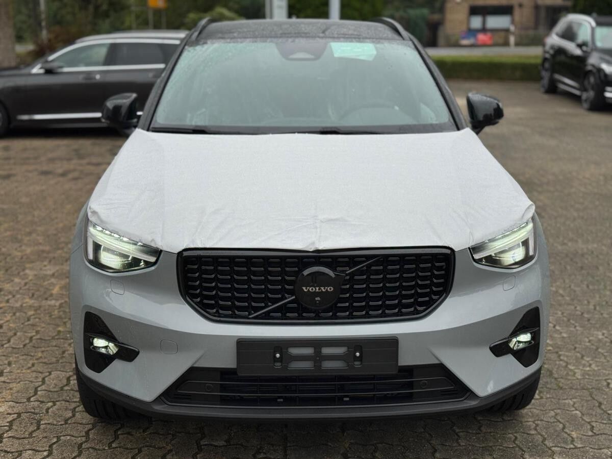 Volvo XC40 B3 DKG PLUS-BLACK EDITION - Inkl. Anhängerkupplung! - Sofort lieferbar