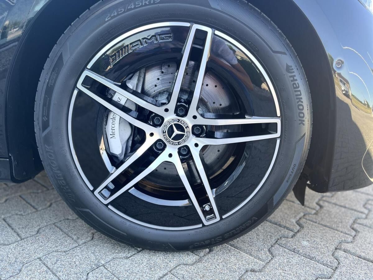 Mercedes-Benz E 300 E 300e T AMG Mercedes-Benz E 300 E 300e T AMG