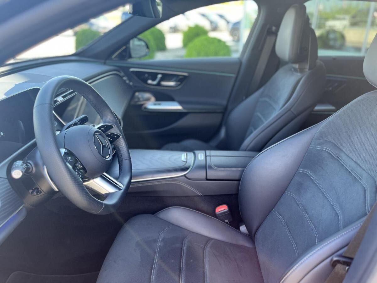 Mercedes-Benz E 300 E 300e T AMG Mercedes-Benz E 300 E 300e T AMG