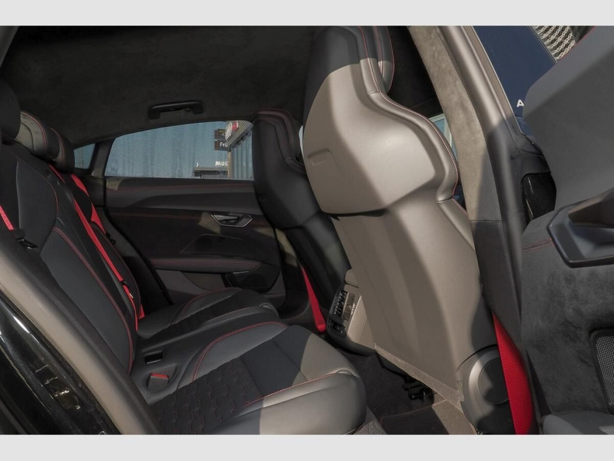 Audi RS e-tron GT perf. All Black/Carbon/S-Sitze/Laser/360°/HuD Audi RS e-tron GT perf. All Black/Carbon/S-Sitze/Laser/360°/HuD