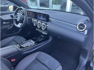 Mercedes-Benz A 250 4M AMG+Night+HeadUp+AHK+Pano+Multib+Distr+
