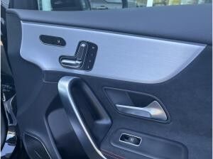 Mercedes-Benz A 250 4M AMG+Night+HeadUp+AHK+Pano+Multib+Distr+