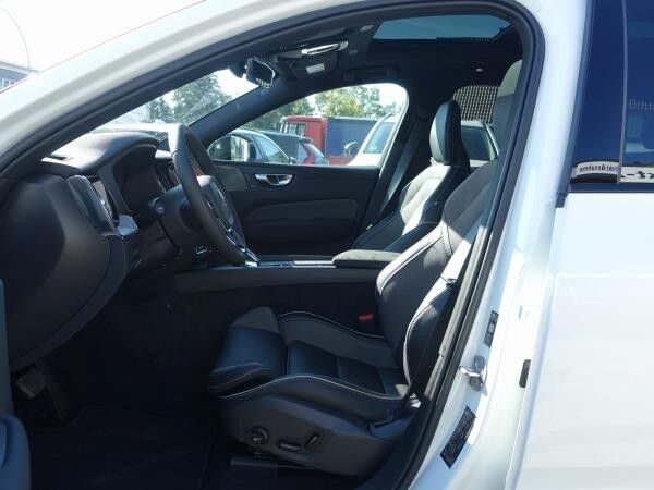 Volvo XC60 T6 AWD Plug-in Hybrid Plus Black Edition Lagom-Paket