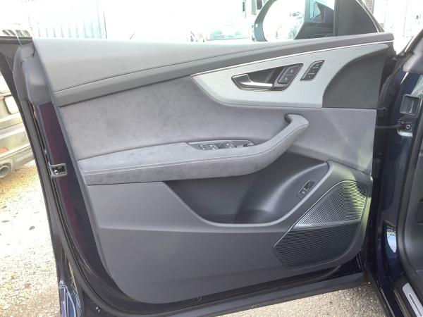 Audi RS Q8 SUV RS Sportabgasanlage, AHK, Optik schwarz, Keramik, Standh., 23", RS Designpaket grau Plus