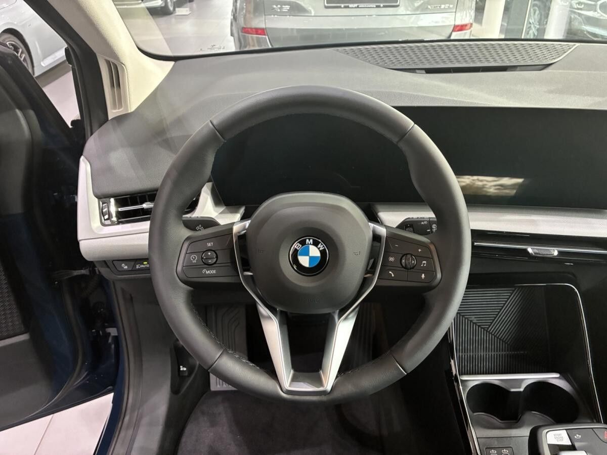 BMW 216 i DAB LED RFK Parkassistent Klimaaut. Shz