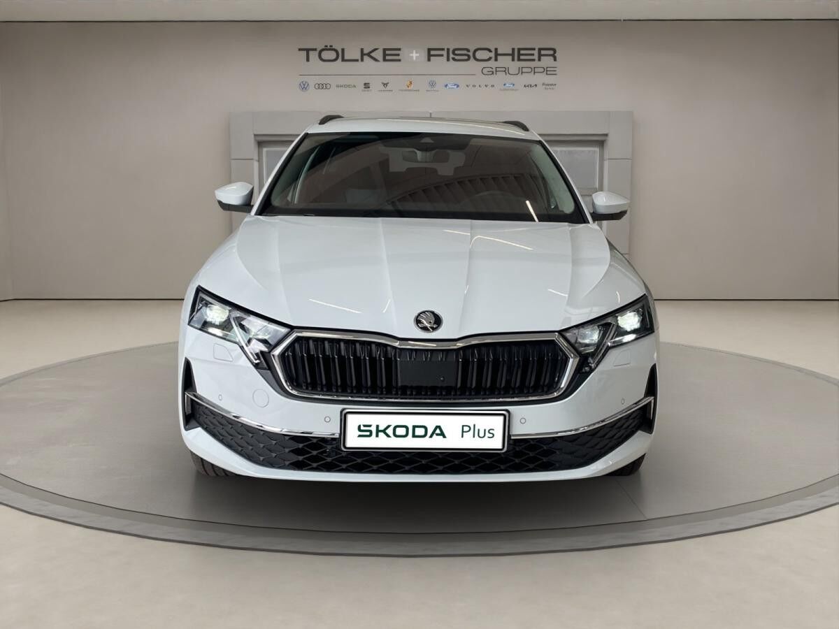 Skoda Octavia Combi Tour SOFORT VERFÜGBAR! ACC AHK Navi 360° eHeck Matrix