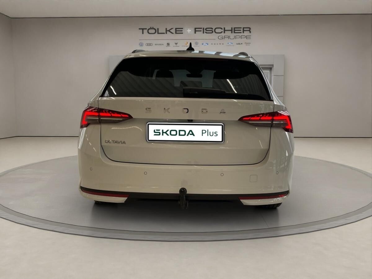 Skoda Octavia Combi Tour SOFORT VERFÜGBAR! ACC AHK Navi 360° eHeck Matrix