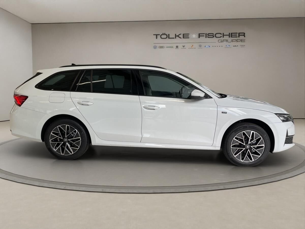 Skoda Octavia Combi Tour SOFORT VERFÜGBAR! ACC AHK Navi 360° eHeck Matrix