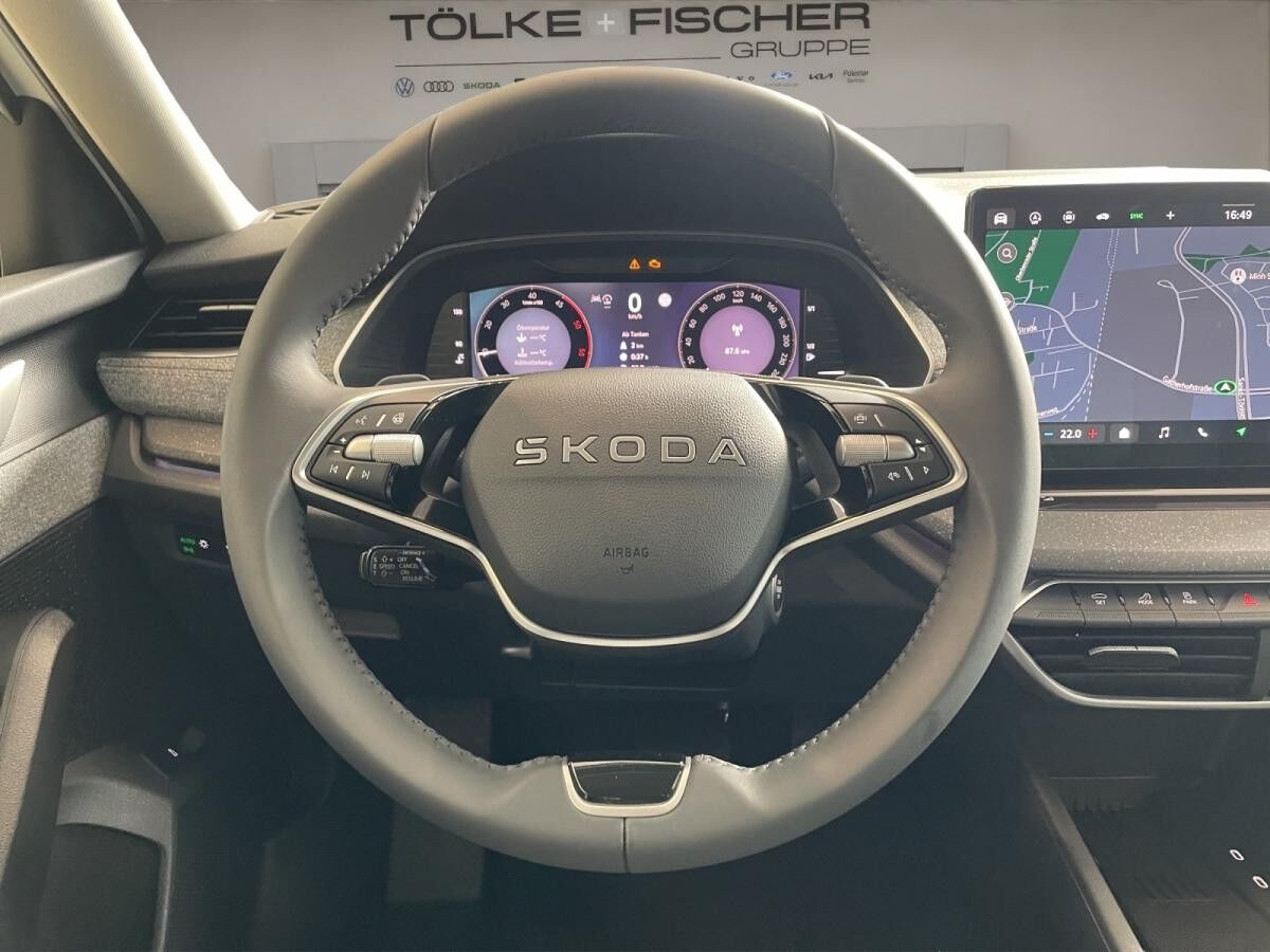 Skoda Octavia Combi Tour SOFORT VERFÜGBAR! ACC AHK Navi 360° eHeck Matrix