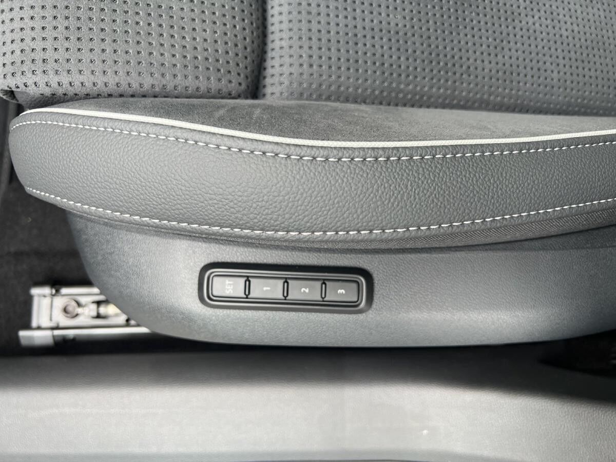 Skoda Superb Combi Sportline SOFORT VERFÜGBAR! Navi DCC Pano AHK 360°