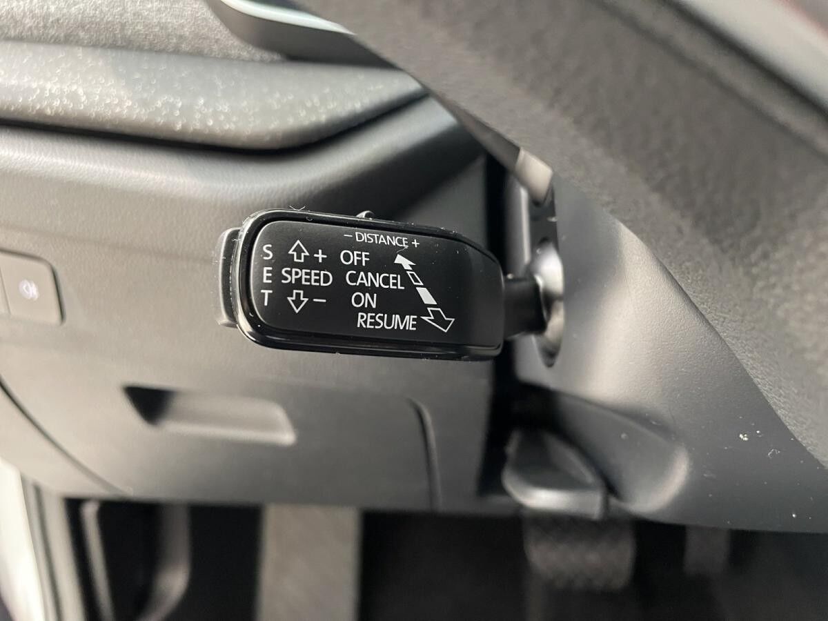 Skoda Octavia Combi Tour SOFORT VERFÜGBAR! ACC AHK Navi 360° eHeck Matrix