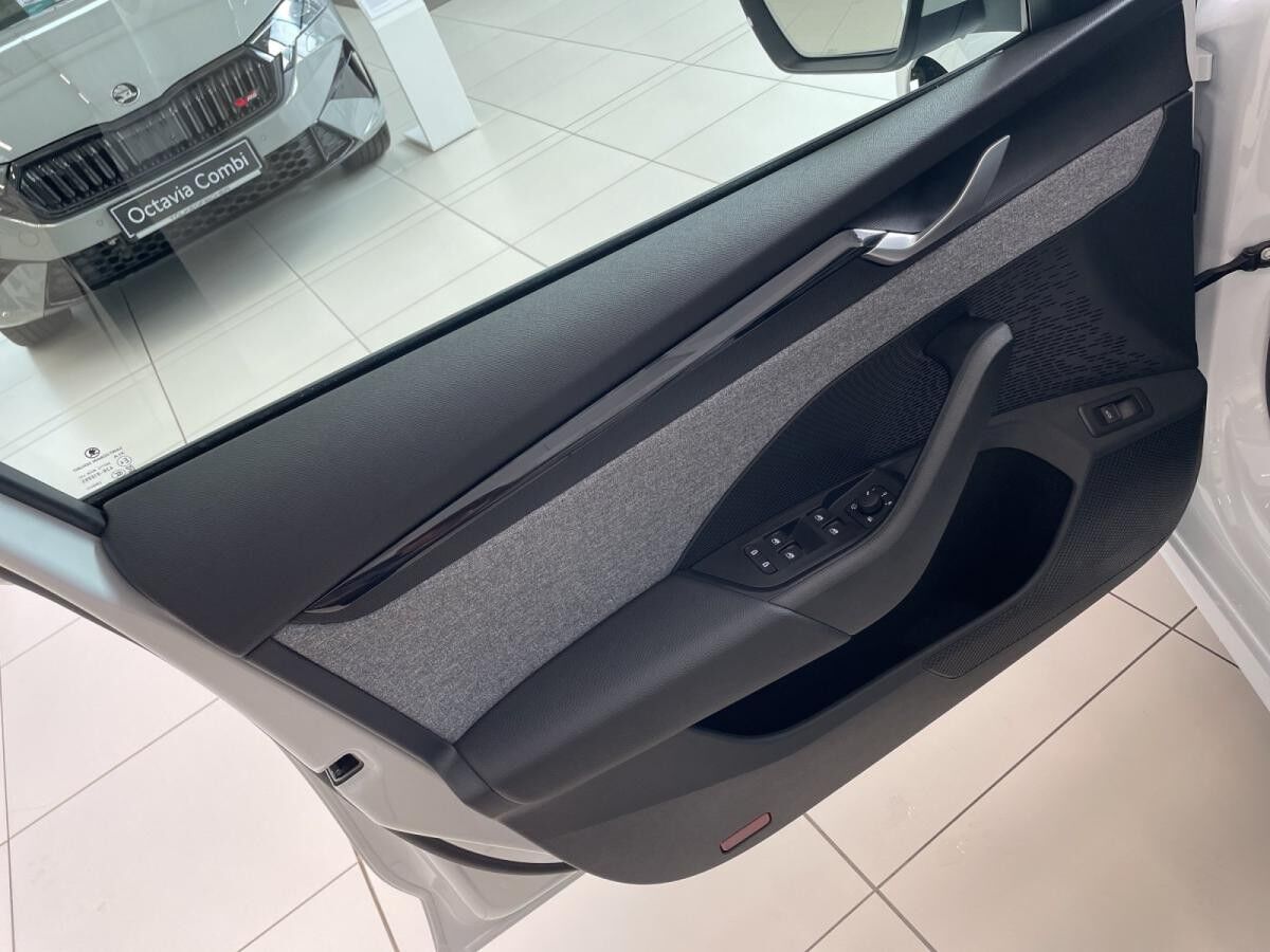 Skoda Octavia Combi Tour SOFORT VERFÜGBAR! ACC AHK Navi 360° eHeck Matrix