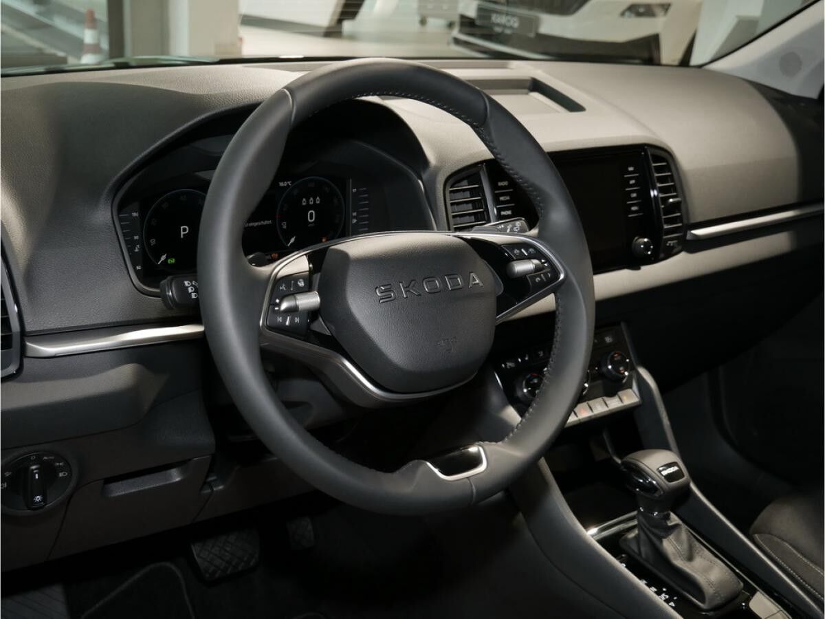 Skoda Karoq 1.5 TSI Tour DSG AHK Kessy Navi RüKa Sitzh