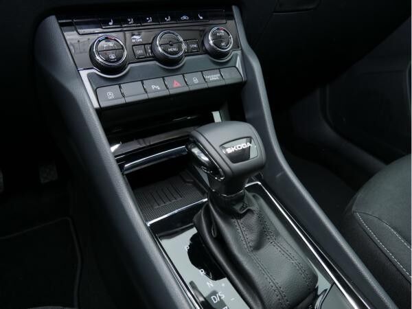 Skoda Karoq 1.5 TSI Tour DSG AHK Kessy Navi RüKa Sitzh
