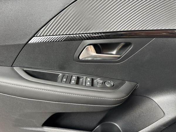Peugeot 208 ALLURE PT100 LED/CARPLAY/SHZ/PDC