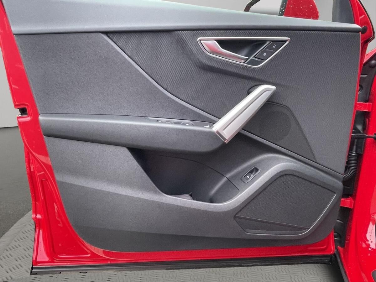 Audi Q2 35 TDI Matrix Navi PDC AHK