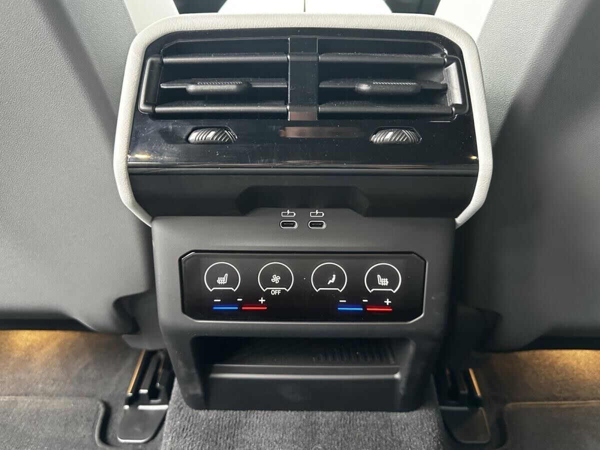 BMW i5 eDrive40 Touring M Sport //Autobahnassistent Pano