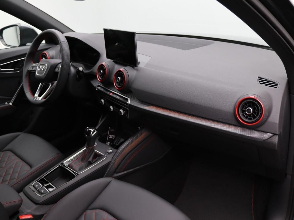 Audi Q2 S-Line 35 TFSI S-tronic / Navi+, Matrix, AHK