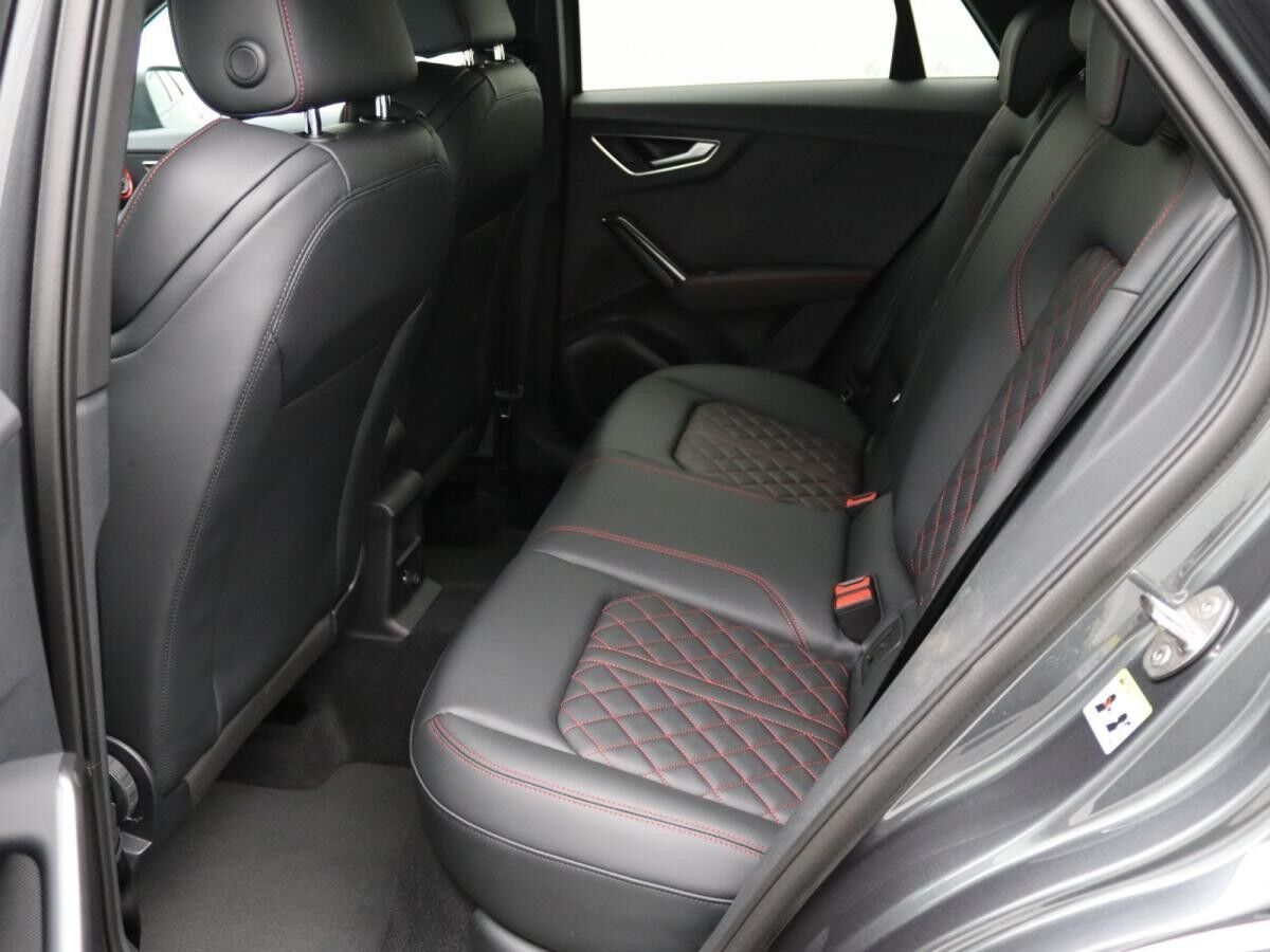 Audi Q2 S-Line 35 TFSI S-tronic / Navi+, Matrix, AHK