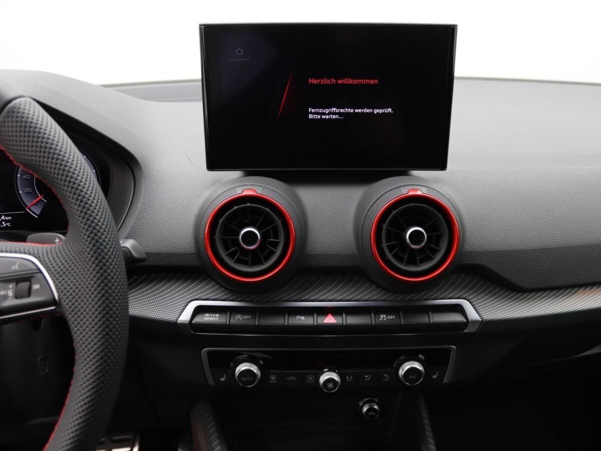 Audi Q2 S-Line 35 TFSI S-tronic / Navi+, Matrix, AHK