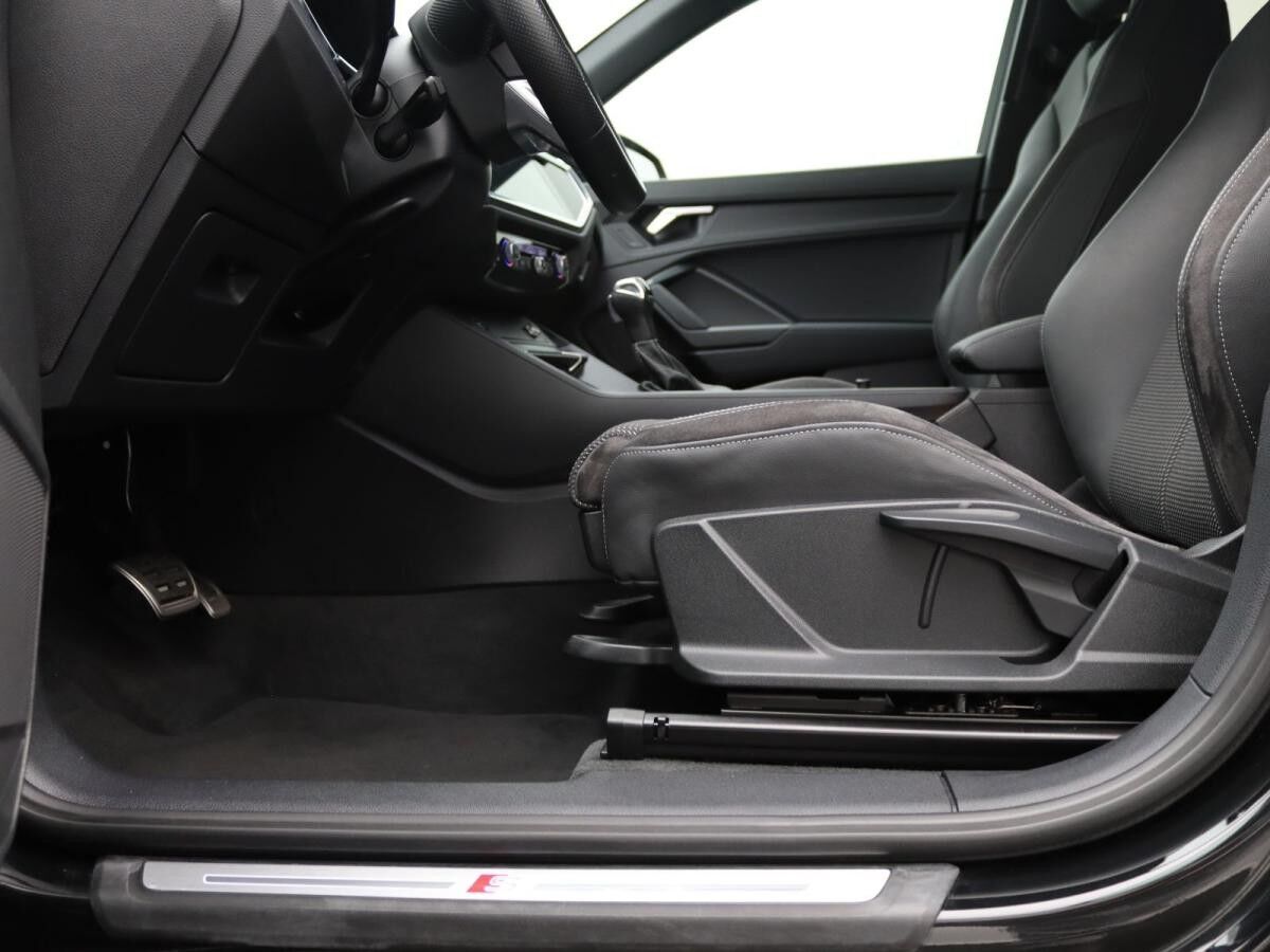Audi Q3 S-Line 45 TFSIe S-tronic/ LED, ACC, Navi, AHK